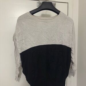 Two-Tone Lightweight Knit Top in Light Gray and Black